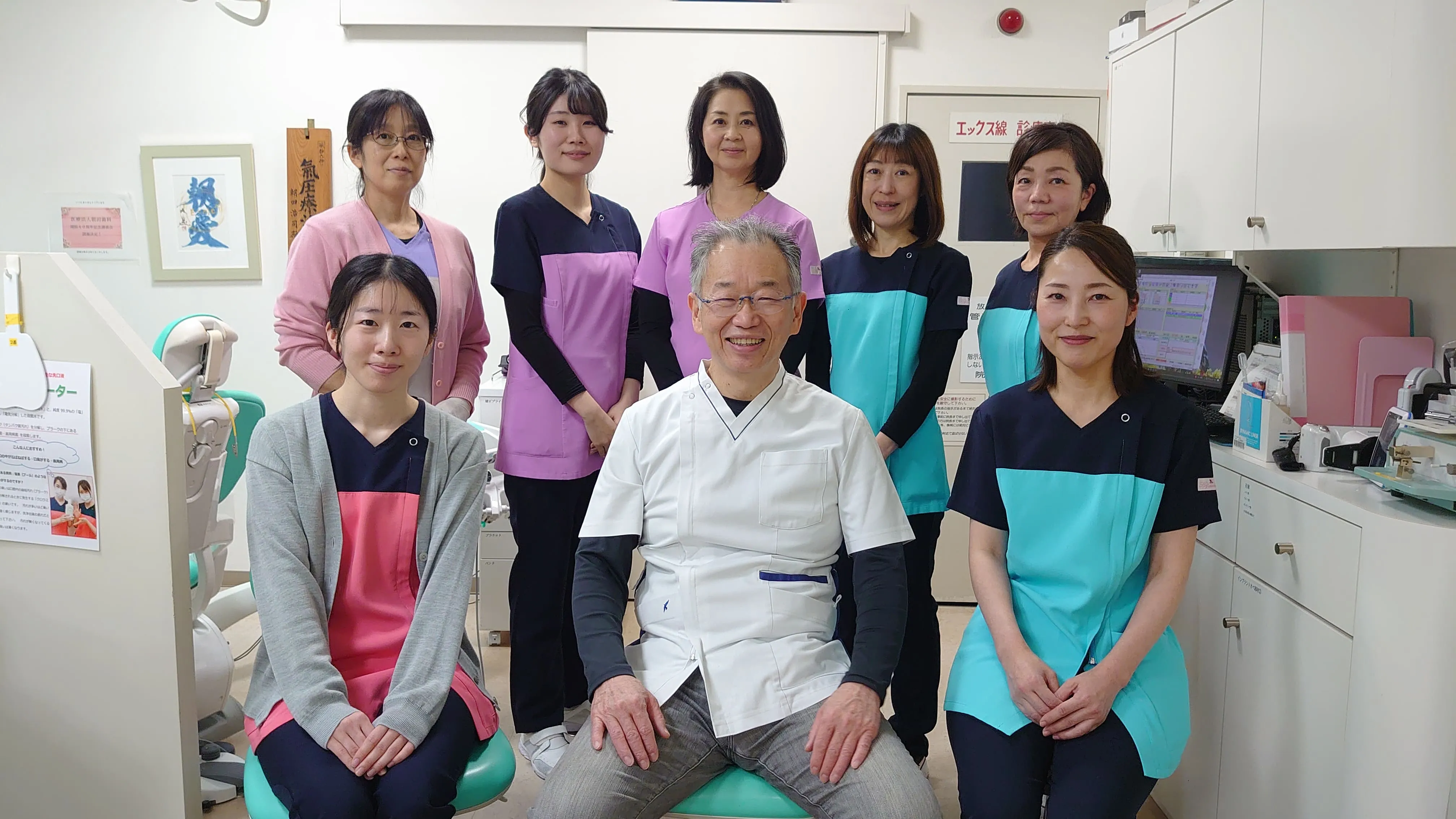 朝田歯科のスタッフ集合写真
